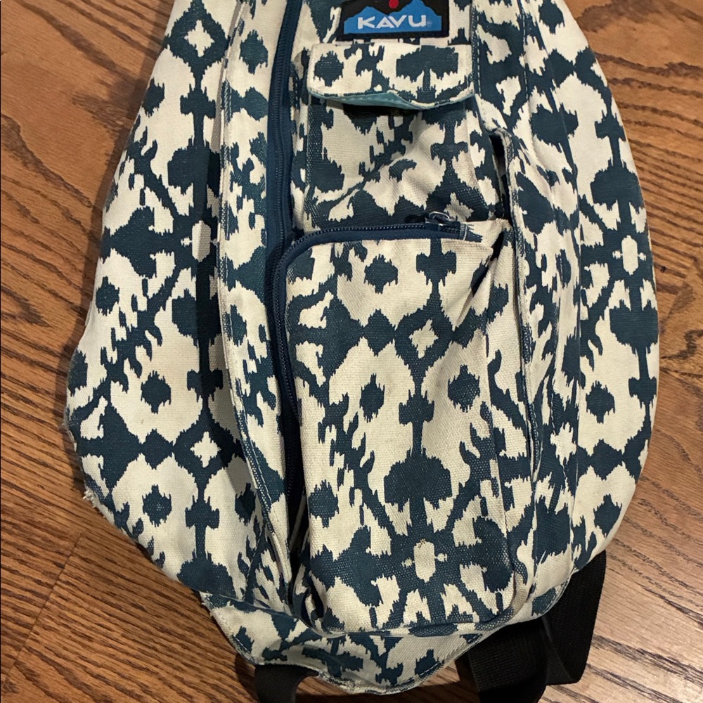 Kavu Navy and White Patterned Sling Bag - Picture 3 of 16